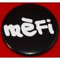 Metal badge Mèfi - with occitan text Mèfi