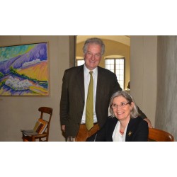 Tricìo Dupuy (Patricia Dupuy) au côté du maire de Ménerbes